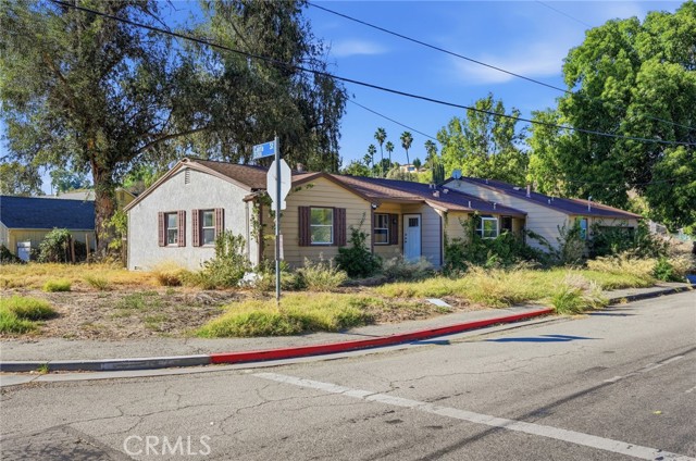 23201 Califa Street photo 6