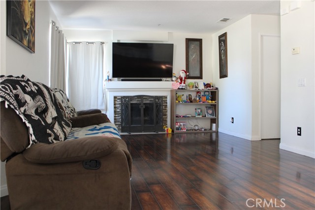 Detail Gallery Image 5 of 27 For 1848 Cascadian Way, San Jacinto,  CA 92583 - 3 Beds | 2/1 Baths