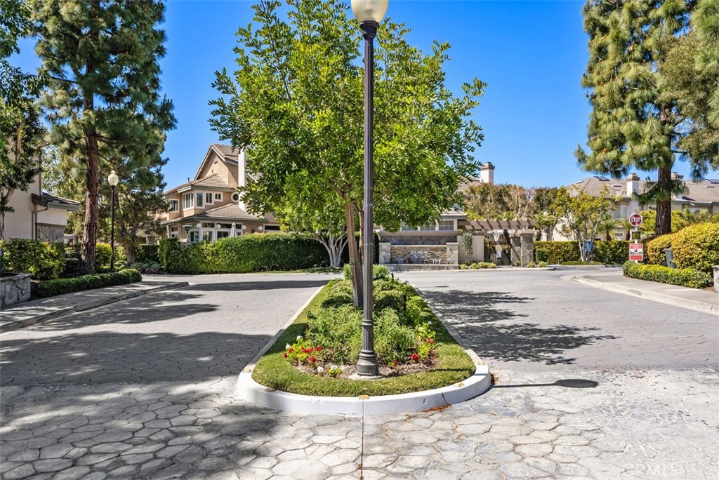 MLS #OC25261824 image #32