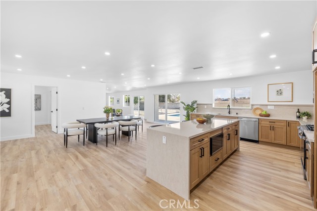 Detail Gallery Image 6 of 50 For 5079 Rigel Way Mira Loma, Jurupa Valley,  CA 91752 - 4 Beds | 3 Baths