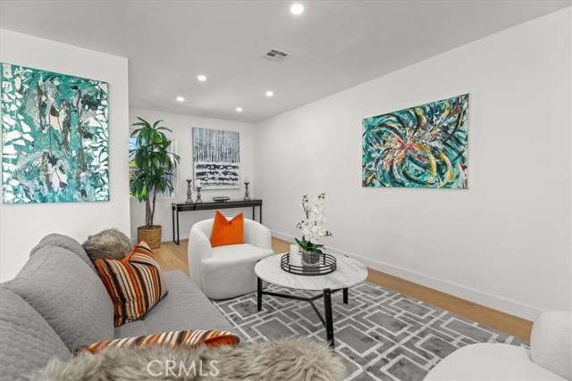 Detail Gallery Image 8 of 44 For 5815 Saloma Ave, Sherman Oaks,  CA 91411 - 4 Beds | 3/1 Baths