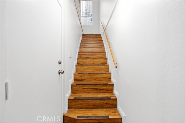 Detail Gallery Image 36 of 39 For 4845 Elmwood #C,  Los Angeles,  CA 90004 - 3 Beds | 3 Baths