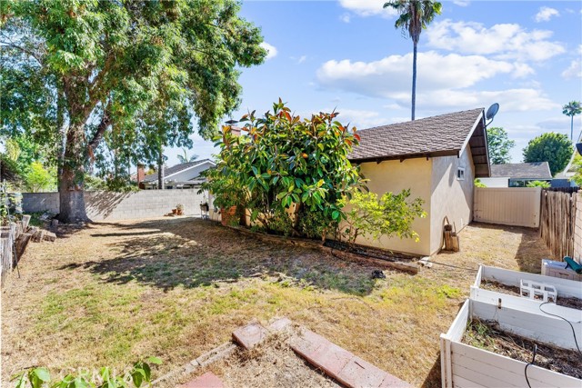 24102 Castilla Lane, Mission Viejo CA: https://media.crmls.org/medias/badb7d1e-2c77-43b5-b337-9fe3065b54fc.jpg
