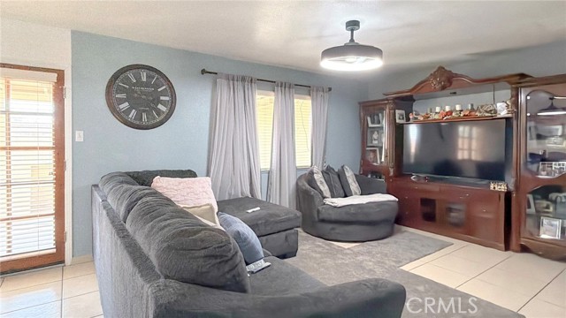 Detail Gallery Image 5 of 21 For 465 Driftwood Drive, El Centro,  CA 92243 - 3 Beds | 2 Baths