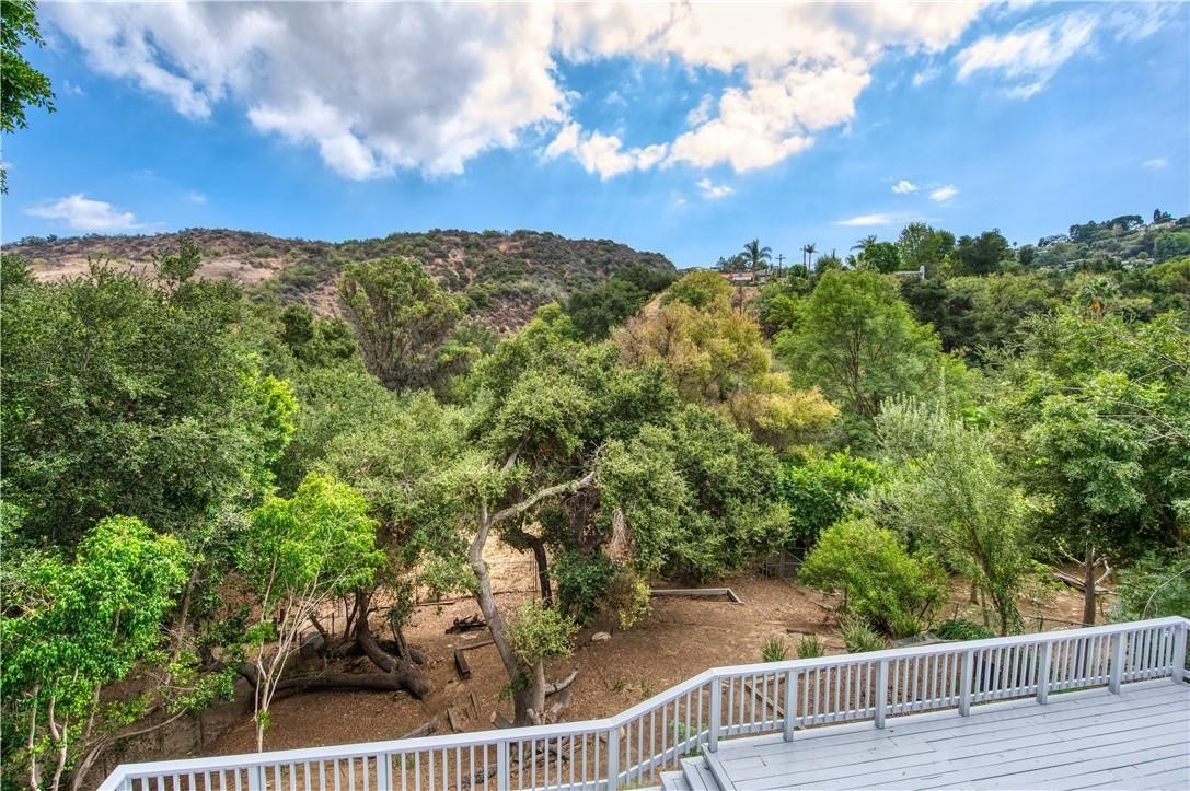 Detail Gallery Image 25 of 30 For 3614 Camino De La Cumbre, Sherman Oaks,  CA 91423 - 5 Beds | 4/1 Baths