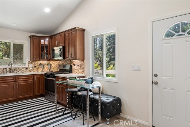 Detail Gallery Image 13 of 35 For 22968 Cedar Way, Crestline,  CA 92325 - 2 Beds | 1 Baths