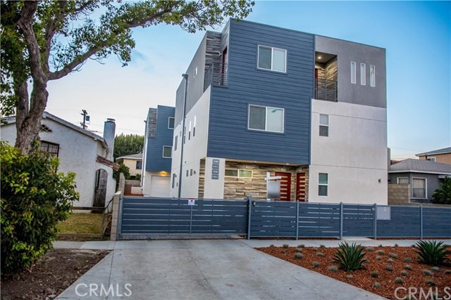 Detail Gallery Image 1 of 21 For 2101 Clyde #2103 1/2,  Los Angeles,  CA 90016 - 3 Beds | 3 Baths