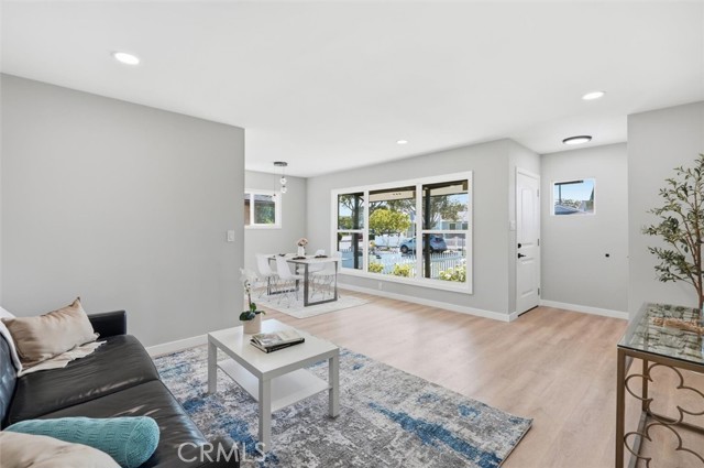 Image 8 of 39 For 4509 Cadison