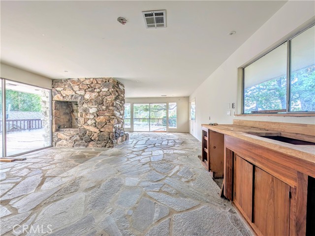 485 State Hwy 173, Lake Arrowhead CA: https://media.crmls.org/medias/badedd29-73f5-4ebf-a0fd-5a9f168ad05b.jpg