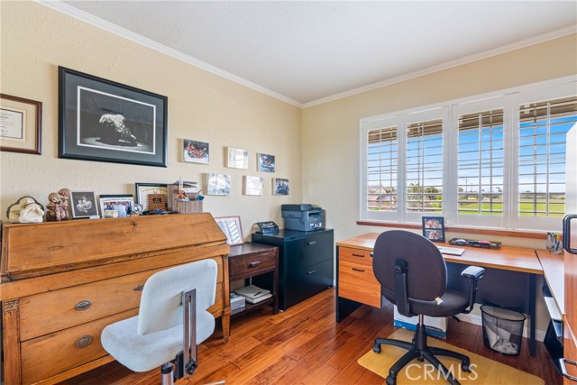 Detail Gallery Image 10 of 14 For 6351 Gloria Dr, Huntington Beach,  CA 92647 - 4 Beds | 2 Baths