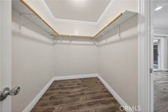 Detail Gallery Image 16 of 32 For 6906 Mclennan Ave, Lake Balboa,  CA 91406 - 3 Beds | 3 Baths