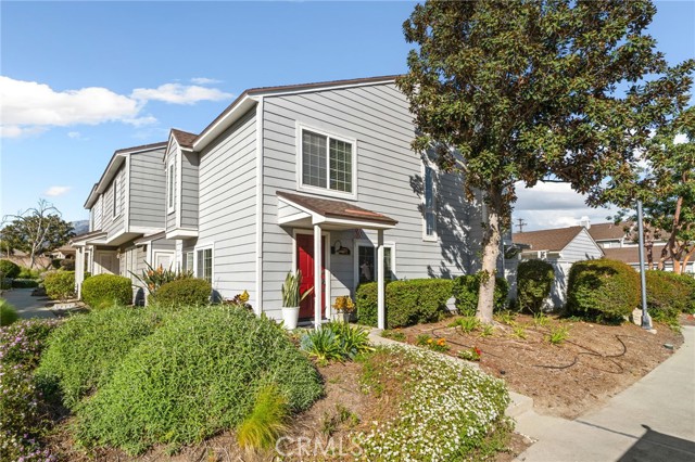 Detail Gallery Image 2 of 47 For 1693 N Mountain #D,  Upland,  CA 91784 - 3 Beds | 2/1 Baths