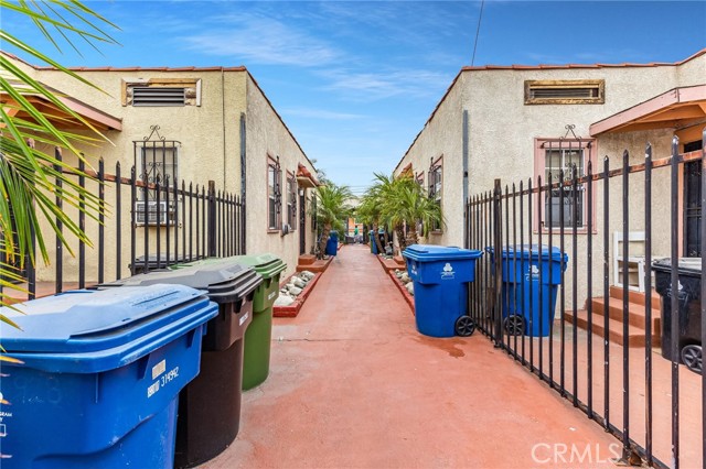 Detail Gallery Image 34 of 43 For 928 S Breed St, Los Angeles,  CA 90023 - – Beds | – Baths
