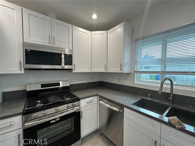 Detail Gallery Image 4 of 13 For 7016 Bertrand Ave, Reseda,  CA 91335 - 1 Beds | 1 Baths