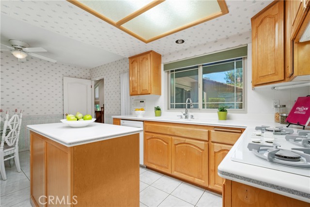 Detail Gallery Image 11 of 40 For 652 via Zapata, Riverside,  CA 92507 - 3 Beds | 2/1 Baths