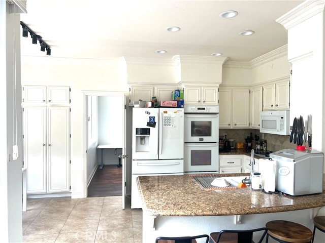 13564 Esprit Avenue, San Diego CA: https://media.crmls.org/medias/bae2415c-6d35-4403-886c-564be3c4fa22.jpg