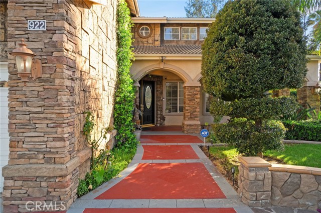 Detail Gallery Image 2 of 69 For 922 Armata Dr, Corona,  CA 92881 - 5 Beds | 4/1 Baths