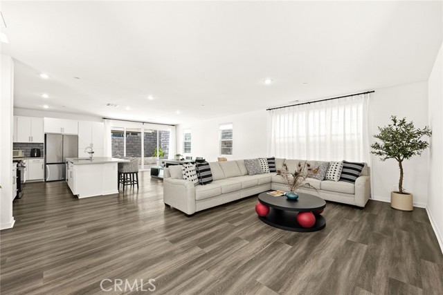 Detail Gallery Image 5 of 23 For 15842 Caterpillar Dr, Fontana,  CA 92336 - 4 Beds | 3 Baths