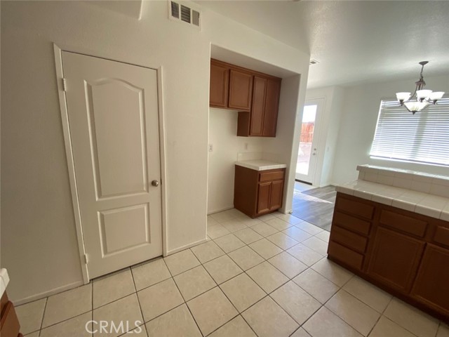 14495 Moon Valley Street, Victorville CA: https://media.crmls.org/medias/bae4a76f-d9fd-4220-87d7-f60ebf7c5607.jpg