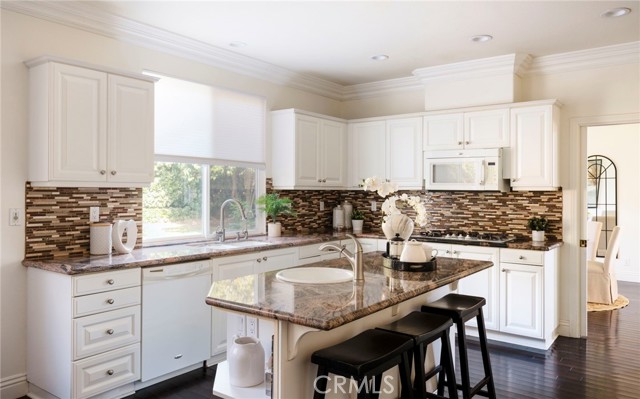 Detail Gallery Image 9 of 51 For 24589 Lola, Newhall,  CA 91321 - 5 Beds | 3 Baths