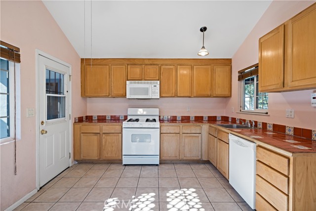 Detail Gallery Image 8 of 42 For 3447 Windsong St, Corona,  CA 92879 - 4 Beds | 2 Baths