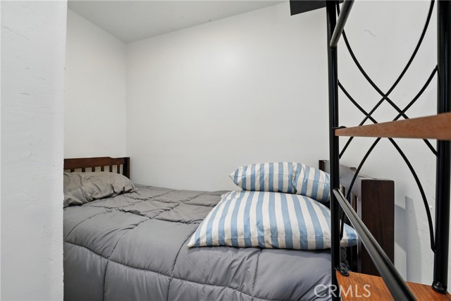 373 Redwood Lane, Crestline CA: https://media.crmls.org/medias/bae55288-e8f4-42ad-beba-b2c3c381b541.jpg