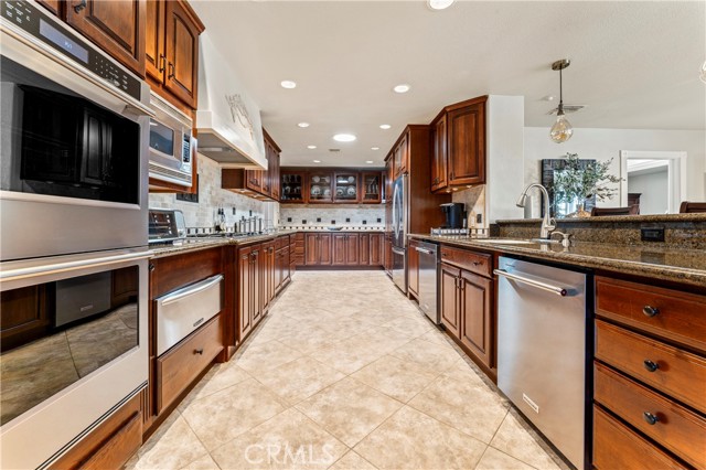 Detail Gallery Image 3 of 40 For 5737 Peridot, Rancho Cucamonga,  CA 91701 - 5 Beds | 2/1 Baths