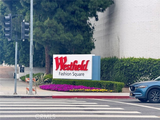 4915 Tyrone Avenue, Sherman Oaks CA: https://media.crmls.org/medias/bae5a0de-59fd-4d99-86ea-b3980fb6298d.jpg