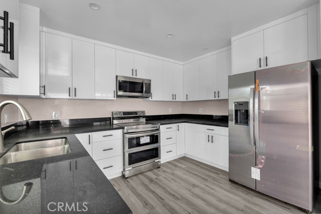 Detail Gallery Image 6 of 14 For 15513 Hart St, Van Nuys,  CA 91406 - 2 Beds | 1 Baths