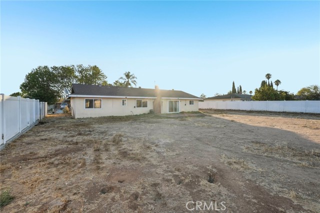 1966 Trotter Trail, Norco CA: https://media.crmls.org/medias/bae6979f-527b-447b-9a6f-c5c534d84747.jpg