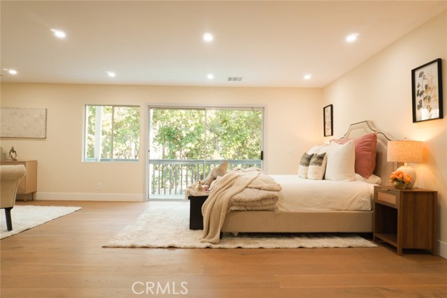23242 Burbank Boulevard, Woodland Hills CA: https://media.crmls.org/medias/bae782f5-4016-46c2-b1e9-944dbd603b8d.jpg