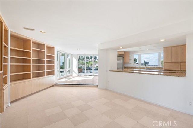 2 Inverness Lane, Newport Beach CA: https://media.crmls.org/medias/bae7c46f-4cf1-4af9-b2e7-35b3ba9974d8.jpg