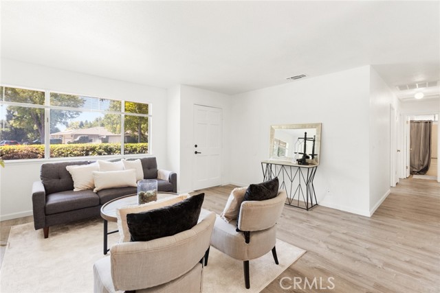 Detail Gallery Image 3 of 28 For 395 Gardenside Ct, Chico,  CA 95973 - 3 Beds | 2 Baths