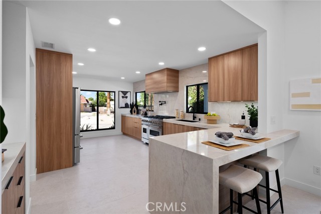 1975 E Mark Leslie, Palm Springs, CA 92264