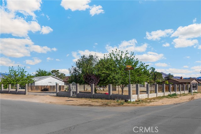 Detail Gallery Image 1 of 28 For 11865 Pecos Rd, Apple Valley,  CA 92308 - 3 Beds | 2 Baths