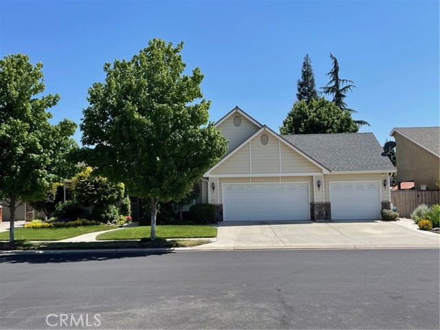 Detail Gallery Image 4 of 4 For 370 Trenton Ave, Clovis,  CA 93619 - 5 Beds | 2/1 Baths