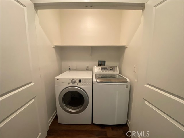21 Gramercy, Irvine CA: https://media.crmls.org/medias/bae9bde9-f7f4-43e0-86ce-a43e5441f92b.jpg