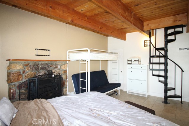 Detail Gallery Image 39 of 44 For 38532 N Shore Dr, Fawnskin,  CA 92333 - 3 Beds | 2/1 Baths