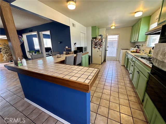 7490 Santa Elena Drive, Buena Park CA: https://media.crmls.org/medias/bae9f449-3a59-4f42-a7d8-93ff608e462c.jpg