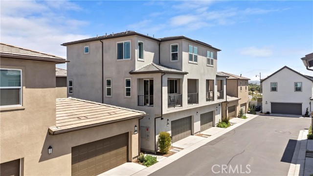 297 Lynx, Irvine CA: https://media.crmls.org/medias/baea3825-c0cd-46e2-9656-1a0e0f9ddee3.jpg