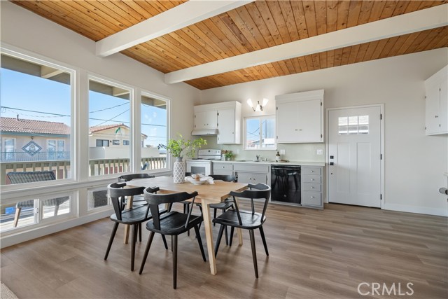 Detail Gallery Image 8 of 68 For 1575 Strand Way, Oceano,  CA 93445 - 4 Beds | 3 Baths