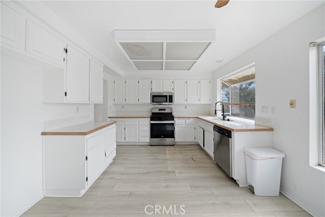 29228 Northpointe Street, Lake Elsinore CA: https://media.crmls.org/medias/baeadd53-fa8f-47e8-a5fa-e76076aa0b6d.jpg