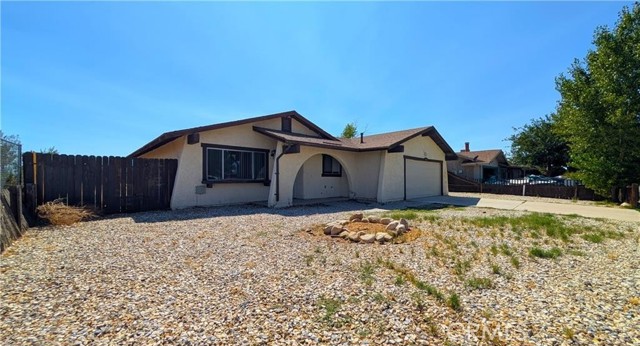 Detail Gallery Image 3 of 23 For 10707 White, Adelanto,  CA 92301 - 3 Beds | 2 Baths