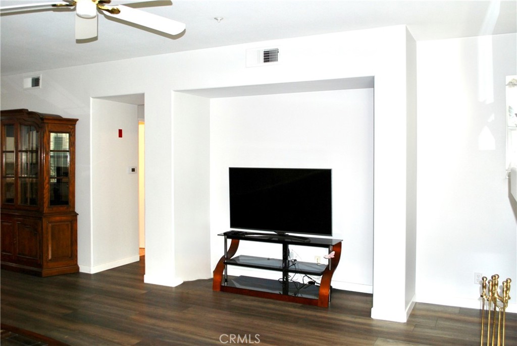 MLS #OC25227952 image #9