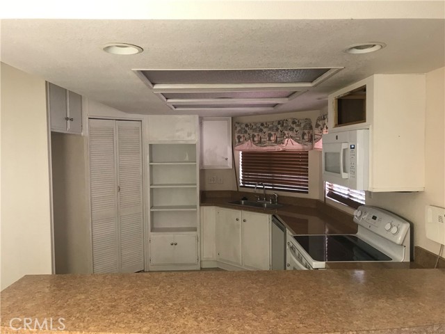 Detail Gallery Image 9 of 24 For 1555 Santa Susana Dr, Hemet,  CA 92543 - 2 Beds | 2 Baths