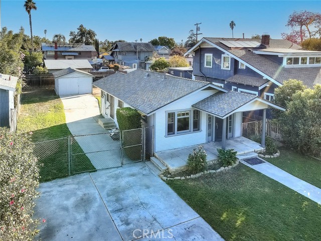 656 E Columbia, Pomona CA: https://media.crmls.org/medias/baeb7ffd-427d-402e-a53d-98a56b629c82.jpg