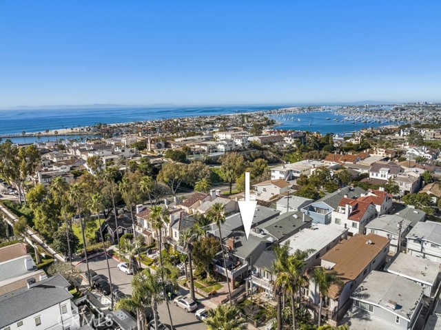411 Goldenrod, Corona del Mar CA: https://media.crmls.org/medias/baecf3e7-e597-4b38-8ccb-5f045eaee2fc.jpg