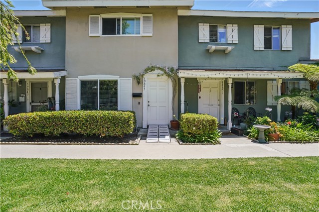 Detail Gallery Image 2 of 16 For 19847 Kingswood Ln, Huntington Beach,  CA 92646 - 2 Beds | 1/1 Baths