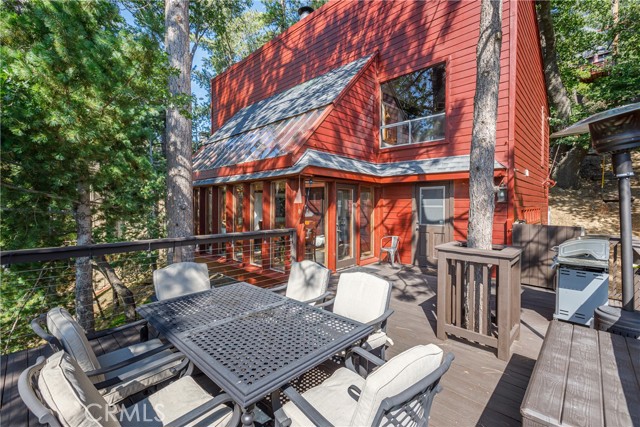 1370 Calgary Drive, Lake Arrowhead CA: https://media.crmls.org/medias/baedf07f-2f59-4749-a275-bd4ed69651b4.jpg