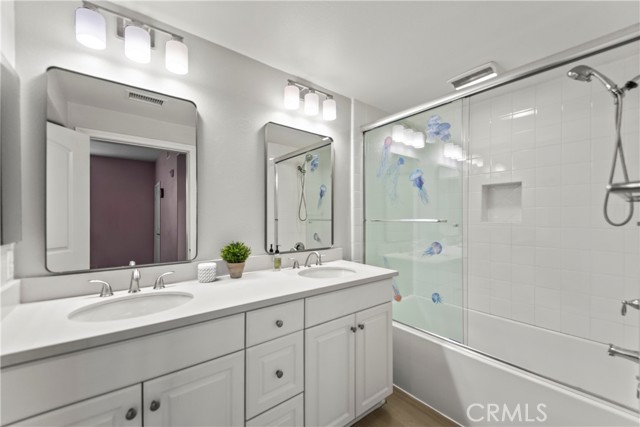 76 City Stroll, Irvine CA: https://media.crmls.org/medias/baee1421-7ecb-43f3-abec-06c5f48a39f3.jpg